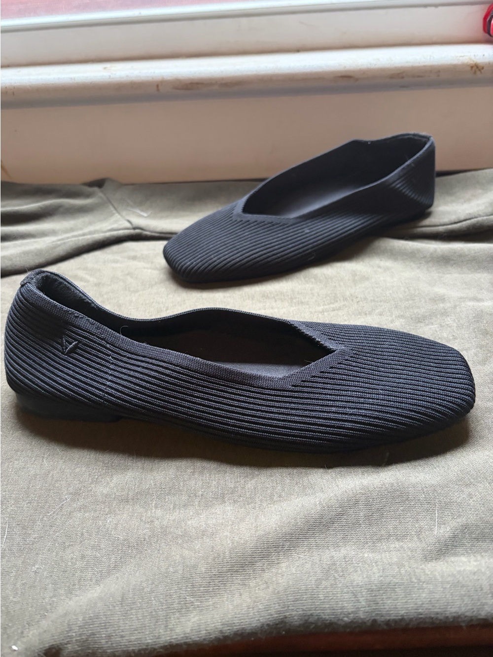 VIVAIA Margot 2.0 Square-Toe V-Cut Flats - Picture 5 of 9